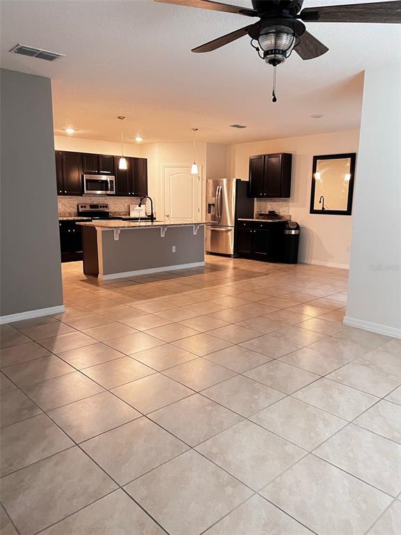 Building Photo - 205 Tanglewood Dr