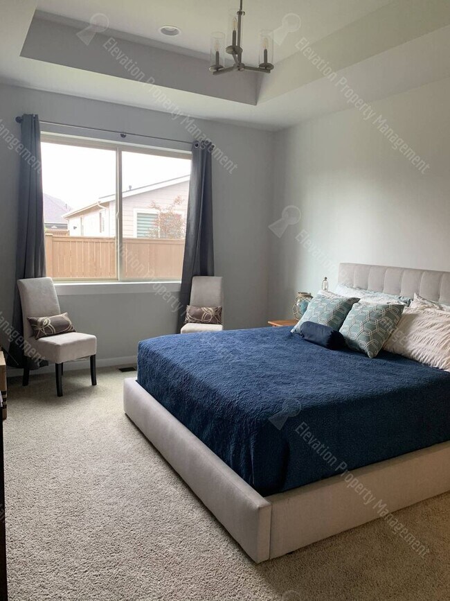 Building Photo - Beautiful 3 BR single-level UNFURNISHED home in SW Redmond!