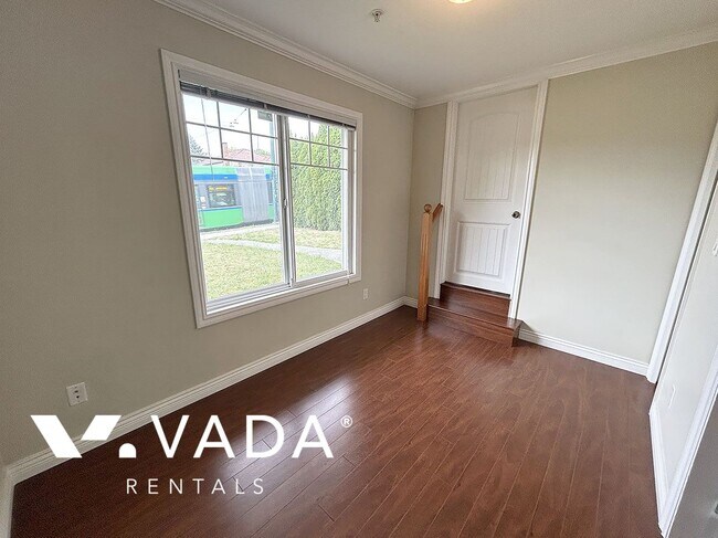 Photo du bâtiment - Knight 1 Bedroom Basement Suite For Rent 2...