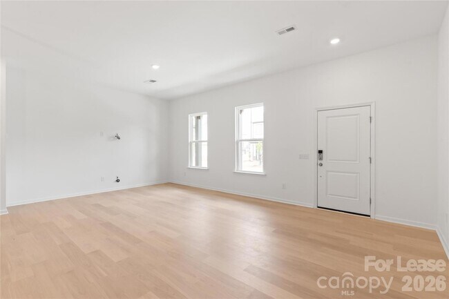 Building Photo - 204 Silver Fleet Dr