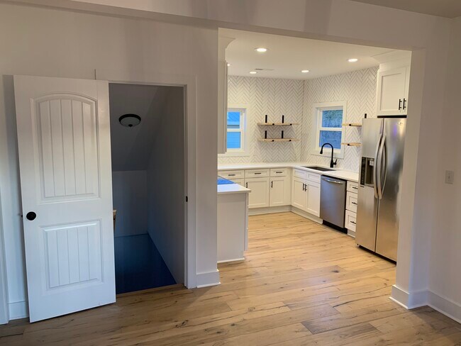 Building Photo - 309 Lutie St