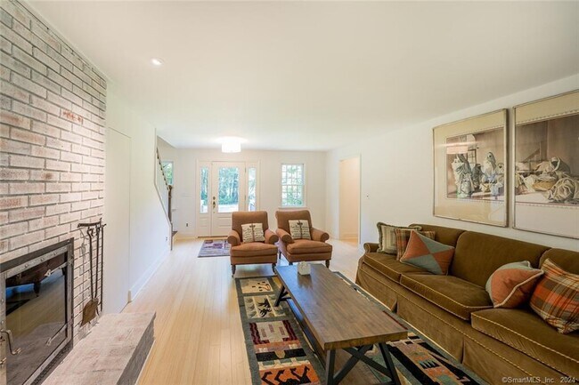 Foto del edificio - 100 Sunny Ridge Rd