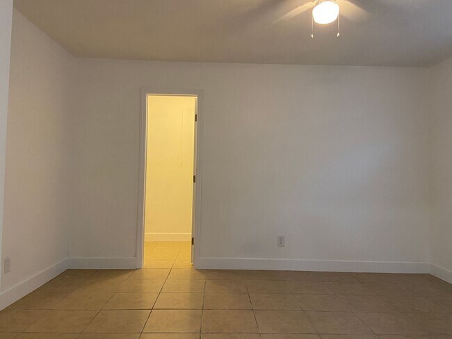 Building Photo - 9765/9767 Montana Ct