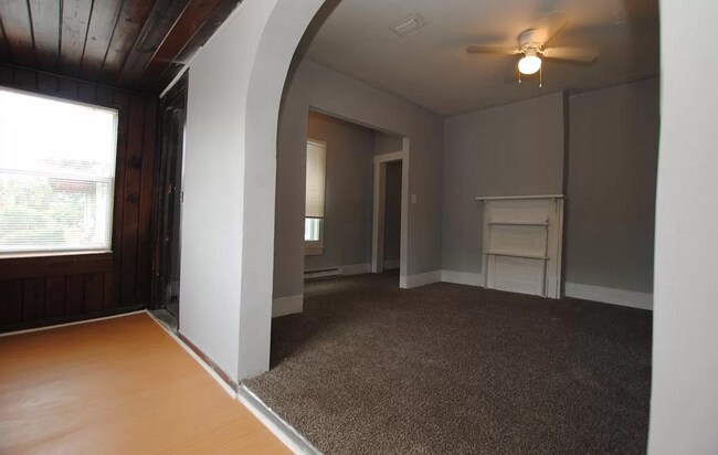 Building Photo - Large 3 bed / 2 bath home for rent! Coming...