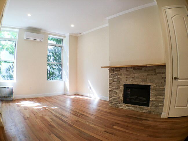 Building Photo - 30 Cheever Pl