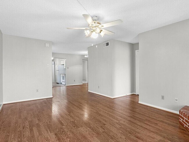 Building Photo - 2800 Jeanetta St