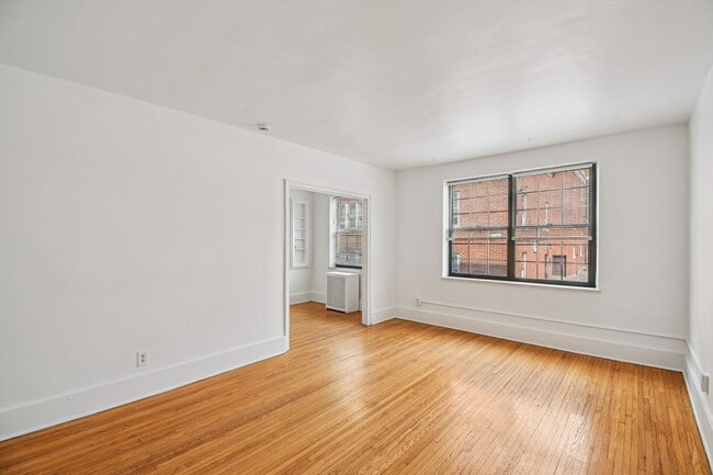 Living Area - Monroe Ave Apartments
