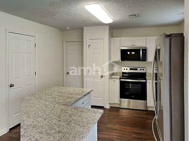 Building Photo - 1002 Daniel Ln