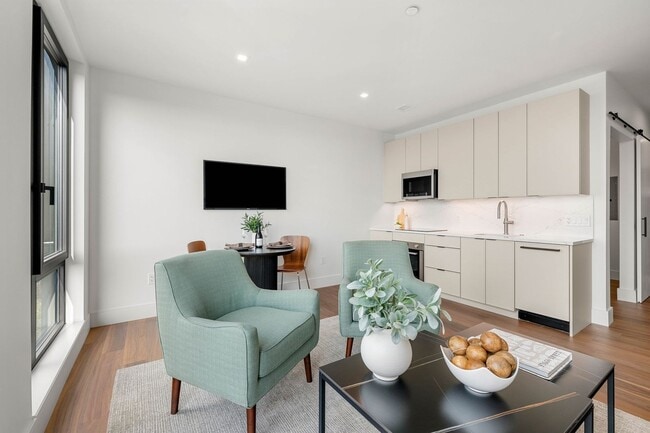 Building Photo - Luxury Building - Close to T - Pet Friendl...