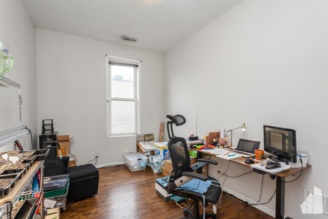 Foto del edificio - 2 bedroom in Chicago IL 60612