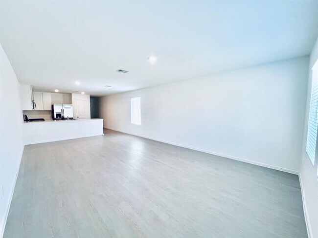 Building Photo - 3039 Mallorca Dr
