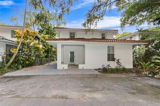 Building Photo - 3625 SW 37th Ave