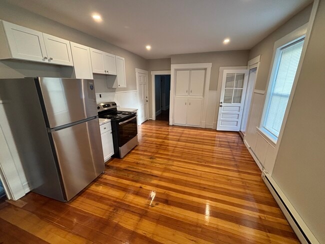 Building Photo - 77 Ferry St