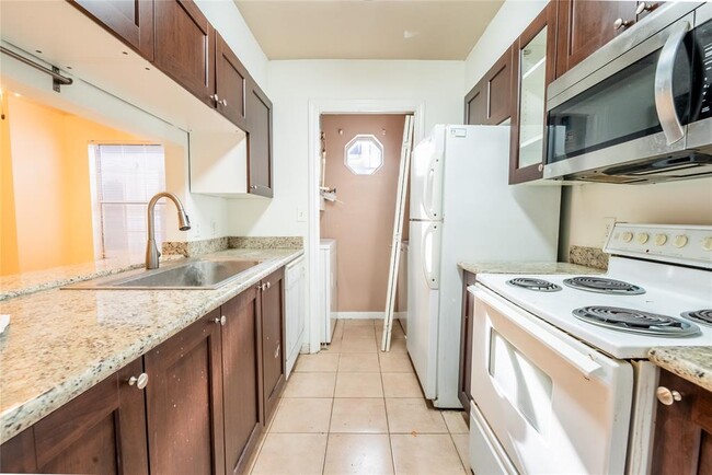 Building Photo - 501 W 26th St