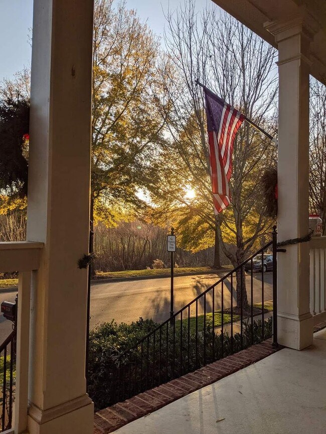 Building Photo - Upscale Home In Prime Huntersville Monteit...