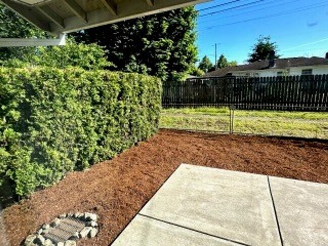 Foto del edificio - Beautiful 3 Bedroom Home Near University o...
