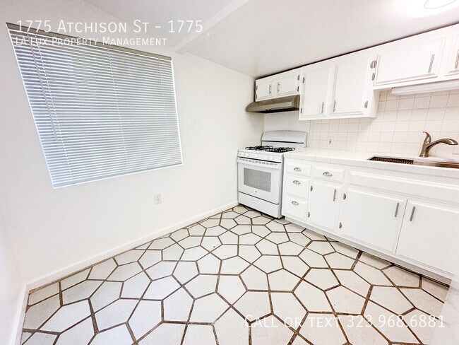 Foto del edificio - 1775 Atchison St