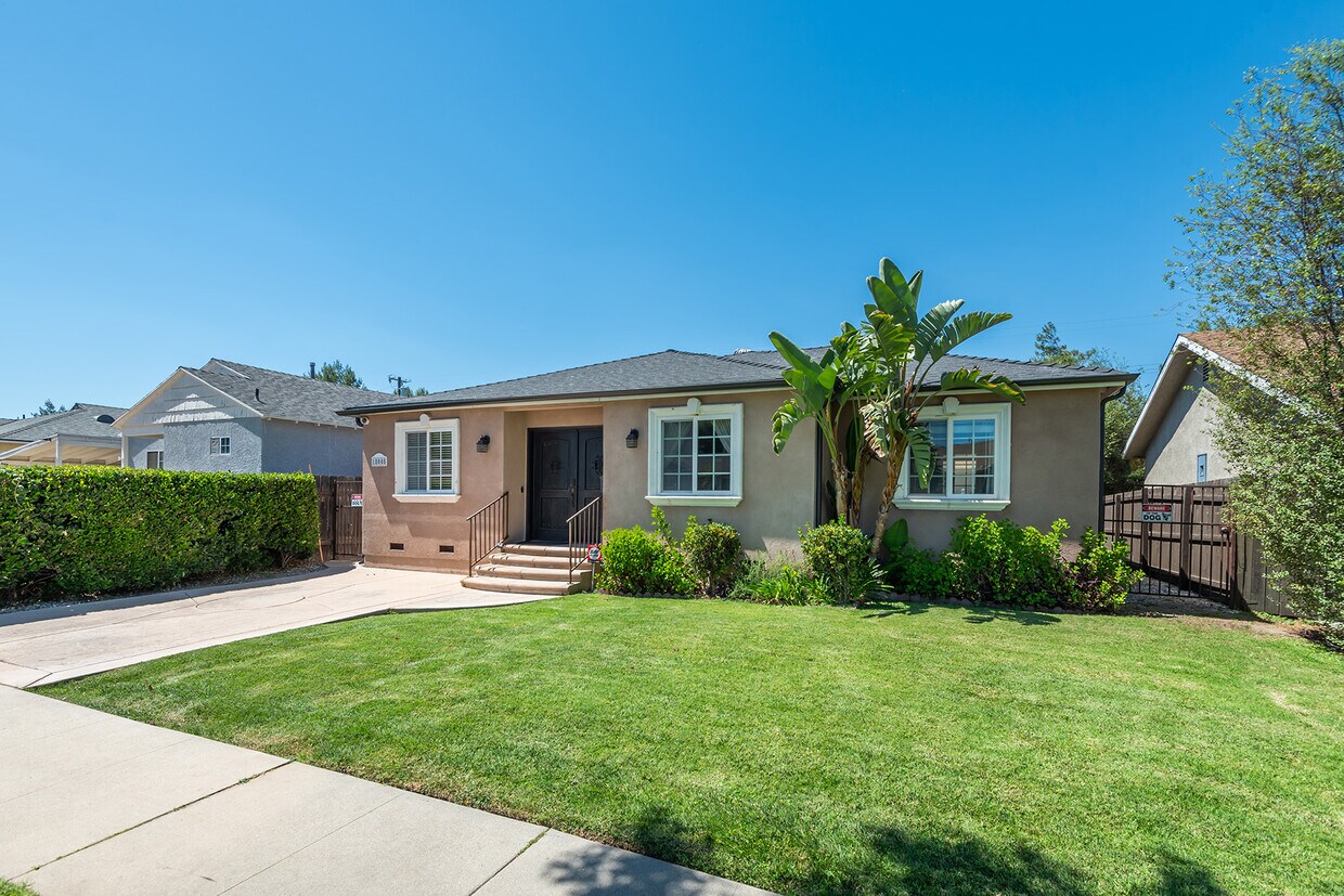 Foto principal - 18005 Bullock St