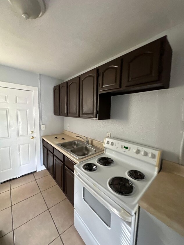 2532/2534 Moncrief Rd - 2532/2534 Moncrief Rd