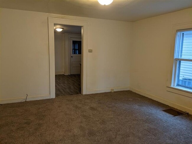 Building Photo - 2 Bedroom Home with Enclosed Front Porch