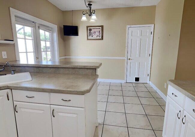 Foto del edificio - 266 Buttercup Cir