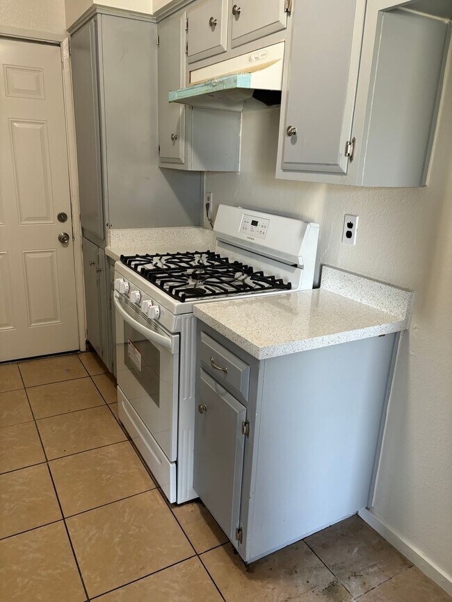 Foto del edificio - 2 bedroom 1.5 Bathroom Townhome for Rent