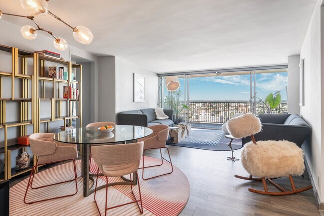 Foto del edificio - 700 E Ocean Blvd