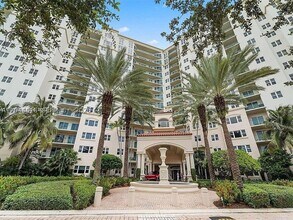 Building Photo - 19900 E Country Club Dr