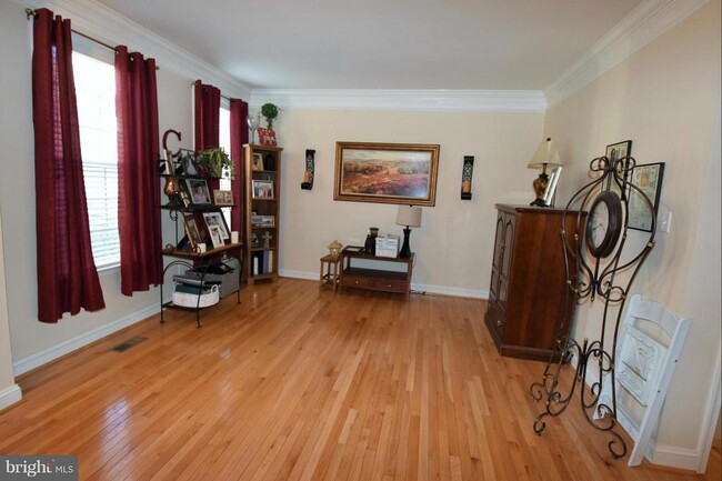 Building Photo - 805 Thicket Ct