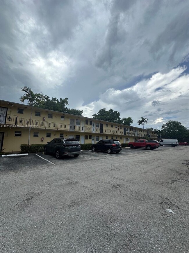 Building Photo - 20200 NE 29th Ct