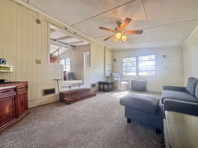 Foto del edificio - 627 E Warner St