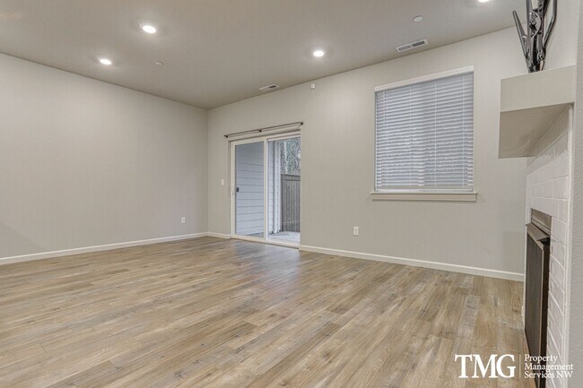 Building Photo - 2022 Build 3 Bedroom/2.5 Bathroom Home in ...