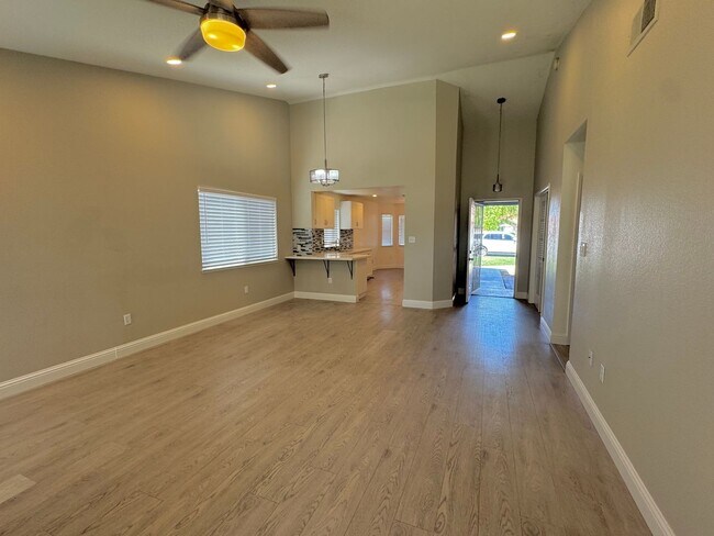 Foto del edificio - Remodeled Silver Creek Beauty