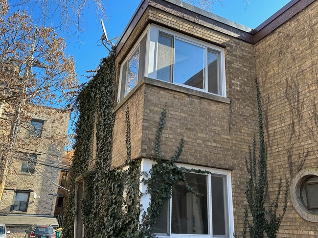 Foto del edificio - 5481 S Cornell Ave