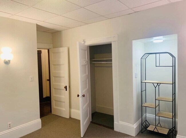 Building Photo - 110 Grovers Ave