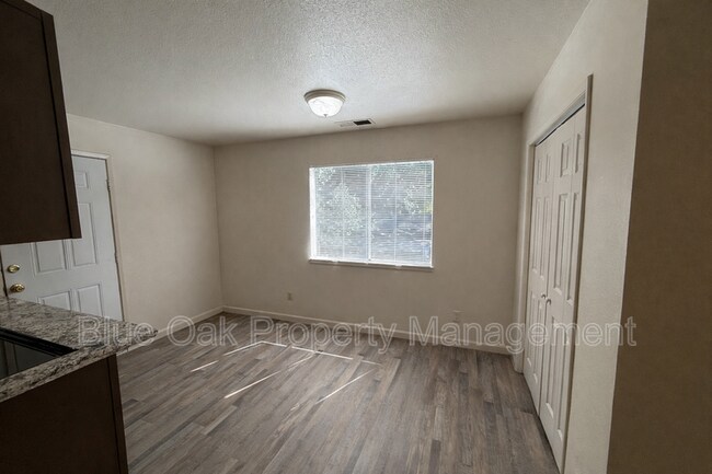 Building Photo - 438 Ash St