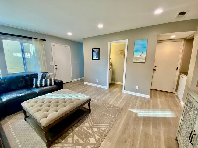 Building Photo - 2254 Gaviota Ave