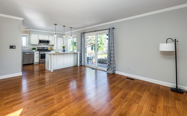 Foto del edificio - 617 Lakewood Farms Dr