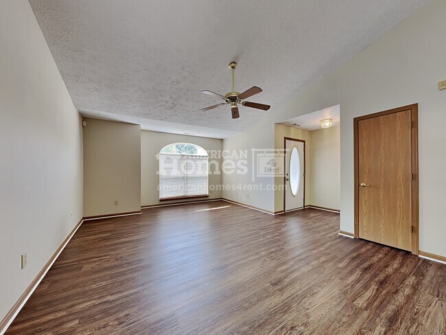 Building Photo - 1475 Butternut Circle