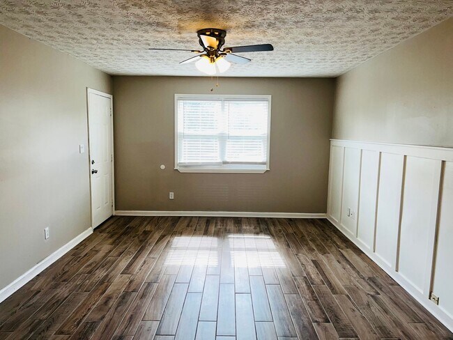 Foto del edificio - 3175 Sarah Lou Dr