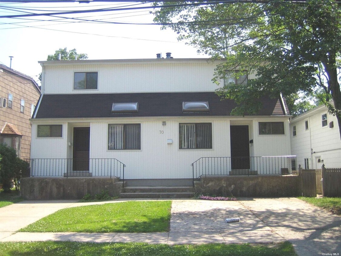 Primary Photo - 70 Hickory Rd