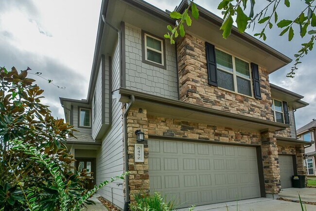 Foto del edificio - 6490 Calgary Woods Ln