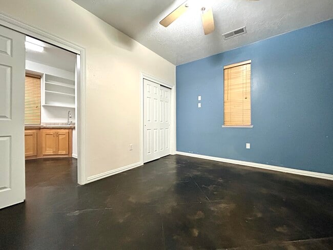 Foto del edificio - 1001 Pinzon St NW