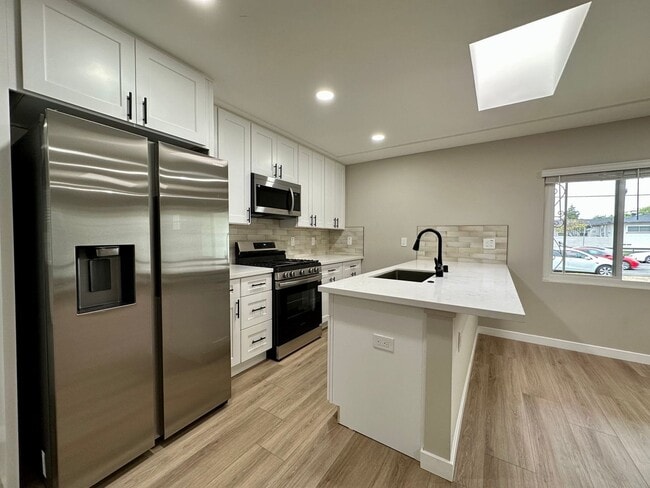 Building Photo - Newly Renovated 2023!! Super close to camp...