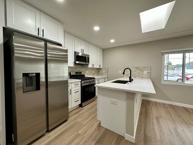 Foto del edificio - Newly Renovated 2023!! Super close to camp...