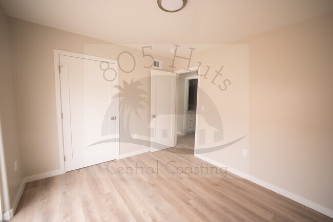 Building Photo - 486 Crescent