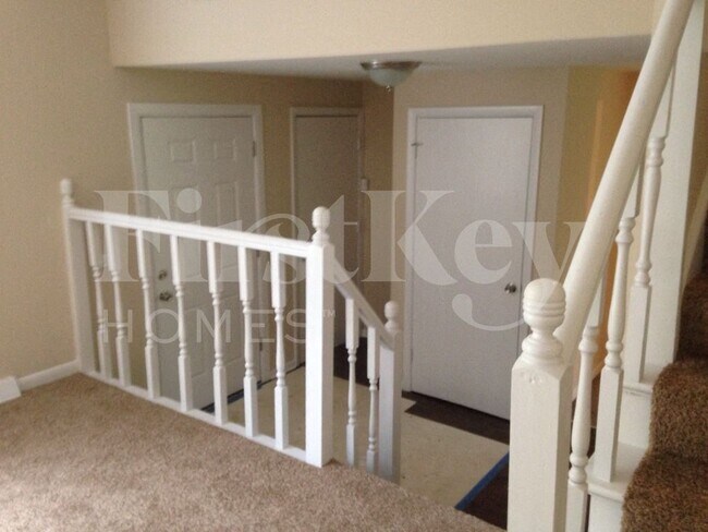 Foto del edificio - 817 Rose Ln