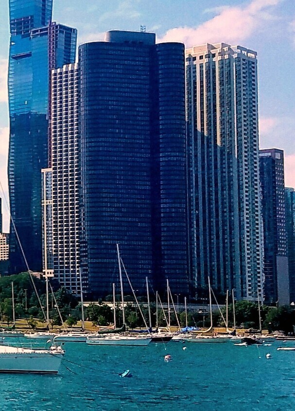 Foto principal - 155 N Harbor Dr