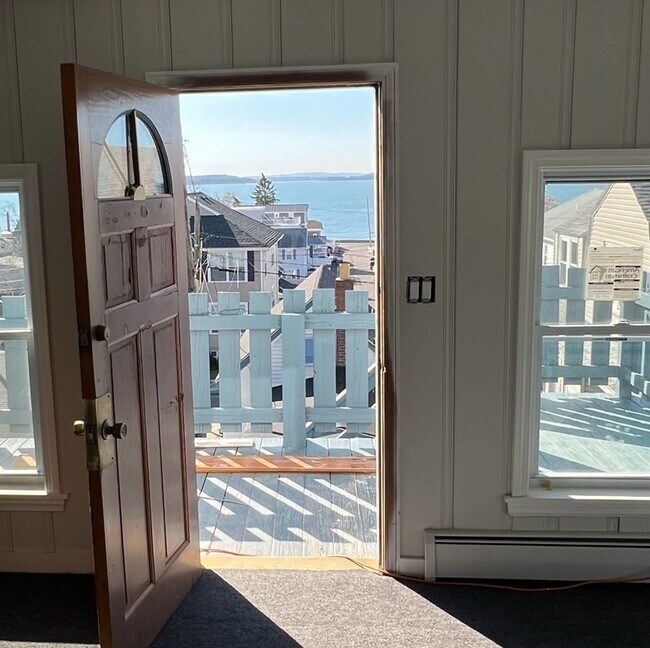 23 Siren St Unit 1, Winthrop, MA 02152 Room for Rent in Winthrop, MA
