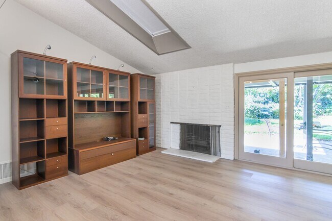 Foto del edificio - 9635 Gerald Ave